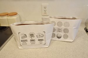 紙袋収納、試してみました セリアの『ガゼットバッグ』でマルシェ風な野菜室収納 - 片づけ収納ドットコム