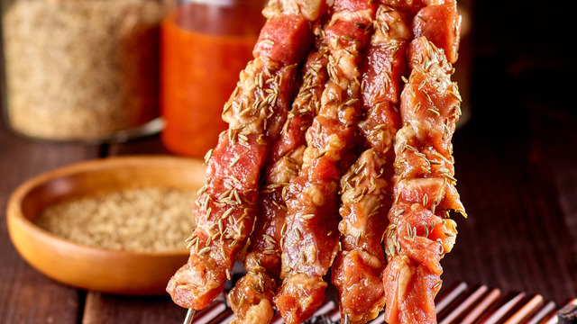 御徒町の羊肉串専門店 羊不同烤小串の美味しさ