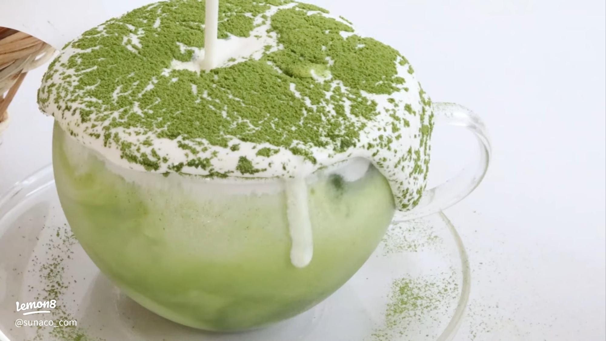 🍵 青空の下で 人気のドリンクメニュー 抹茶オレ 本格抹茶とエスプーマ生クリームの相性⭕️ 心もカラダも温まる1杯ですプロジェクションマッピングカフェ 青空の下で 札幌市西区琴似1条4丁目4-27NYビル3階 011-803-5012 地下鉄東西線琴似駅3番出口より徒歩3分