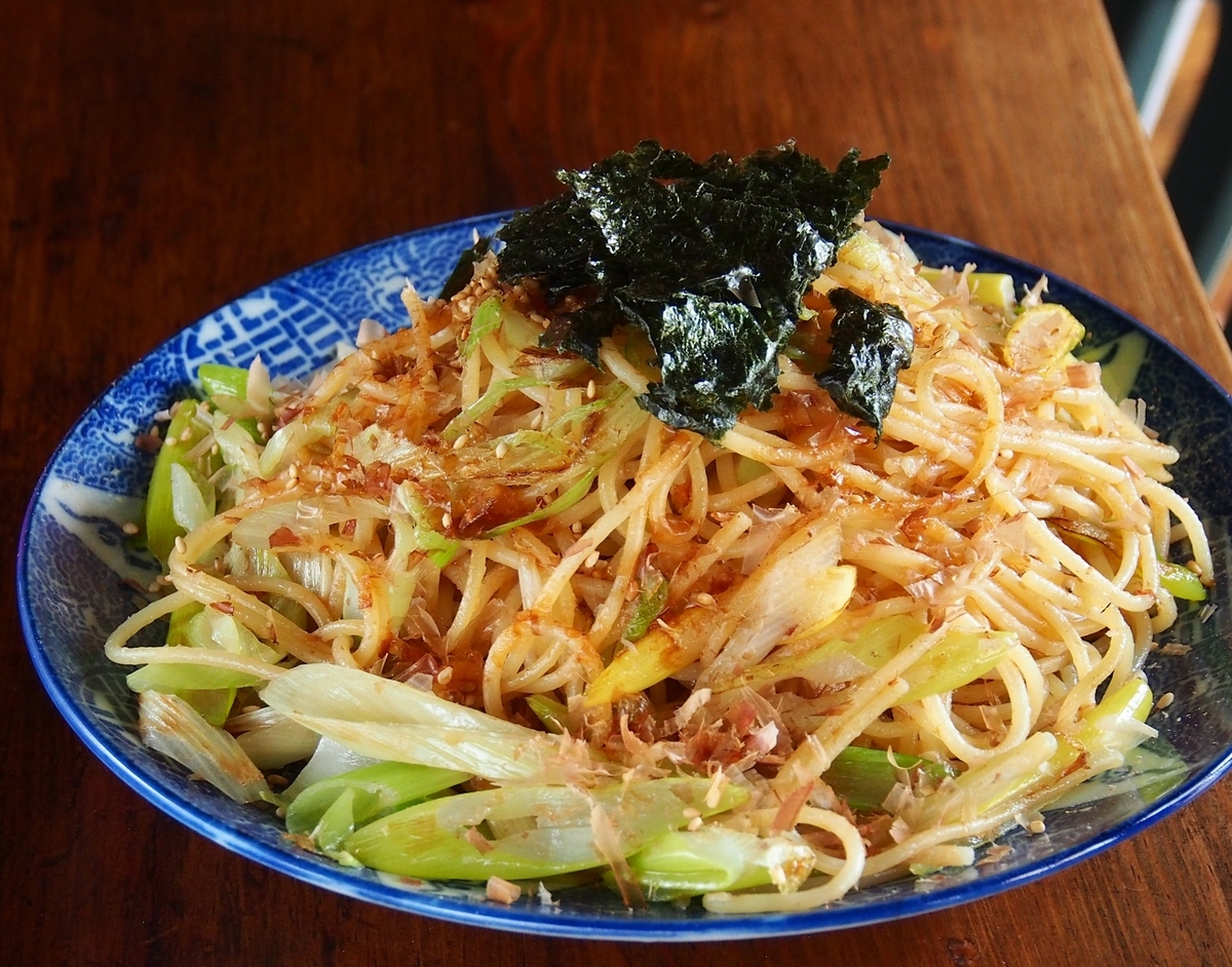 こんばんは☺️✨✨ ⁡ 今日は簡単に作れる節約トマトパスタのご紹介を❤️ ⁡手作りソーセージは身体に優しいし、美味しいし、材料費も安いし、最高だらけなので我が家ではよく登場します😂❤️ ⁡息子は市販のソーセージは脂身？が昔から苦手らしくあまり食べませんが