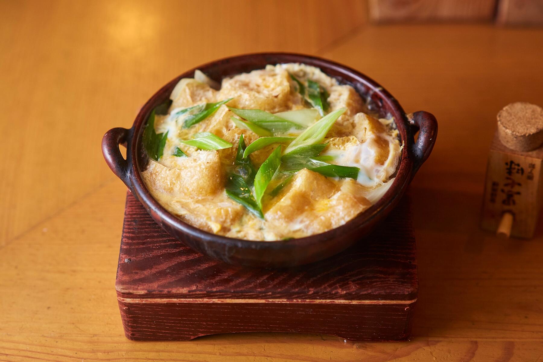 白菜と油揚げの落とし卵煮