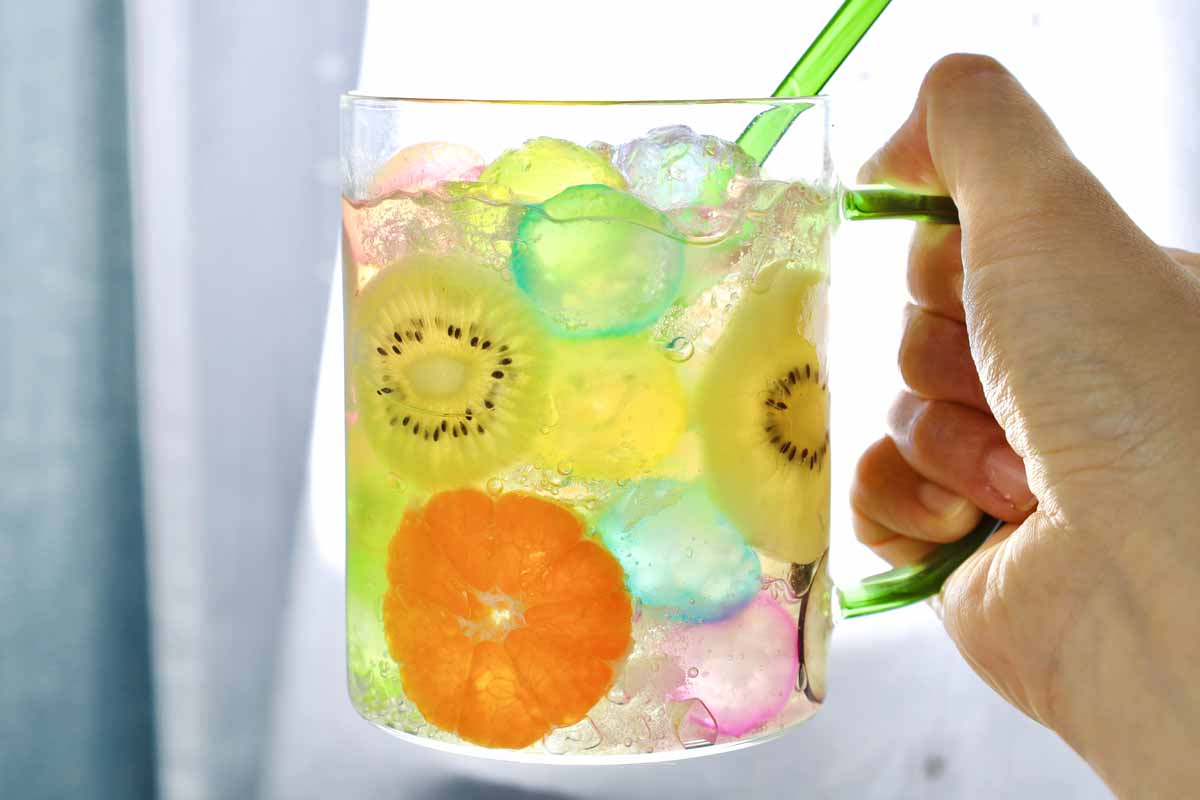 ゼリーポンチについて〜 日頃から当店のInstagramをご覧いただきありがとうございます。 ゼリーポンチをはじめとする5色のゼリー メニューは、サッパリとした大人の味として、その味付けを守り続けております。カラフルで甘すぎないスイーツを是非お楽しみください。 🔵４