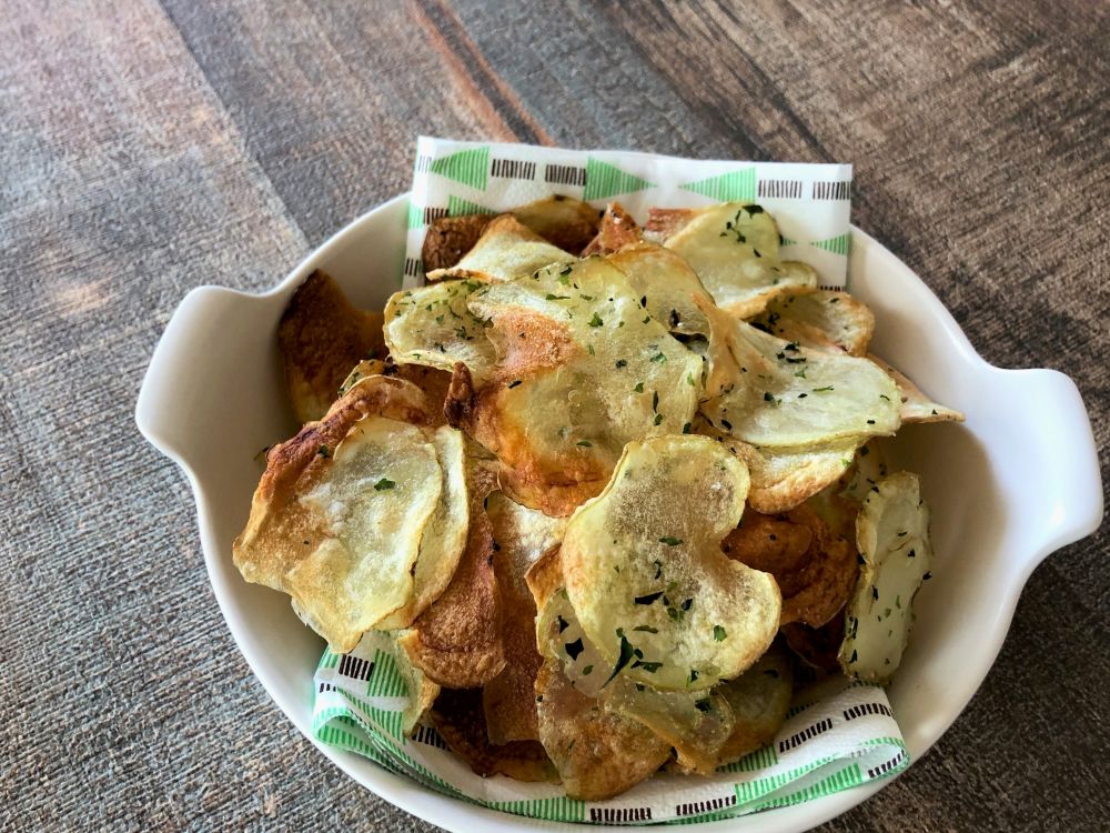 シンポテト」リブランド！ サクサク軽い食感の「カルビー ポテトチップス 超薄切り」 - グルメ Watch