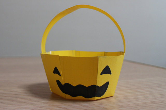 ハロウィン 折り紙小箱 お菓子入れ - メルカリ