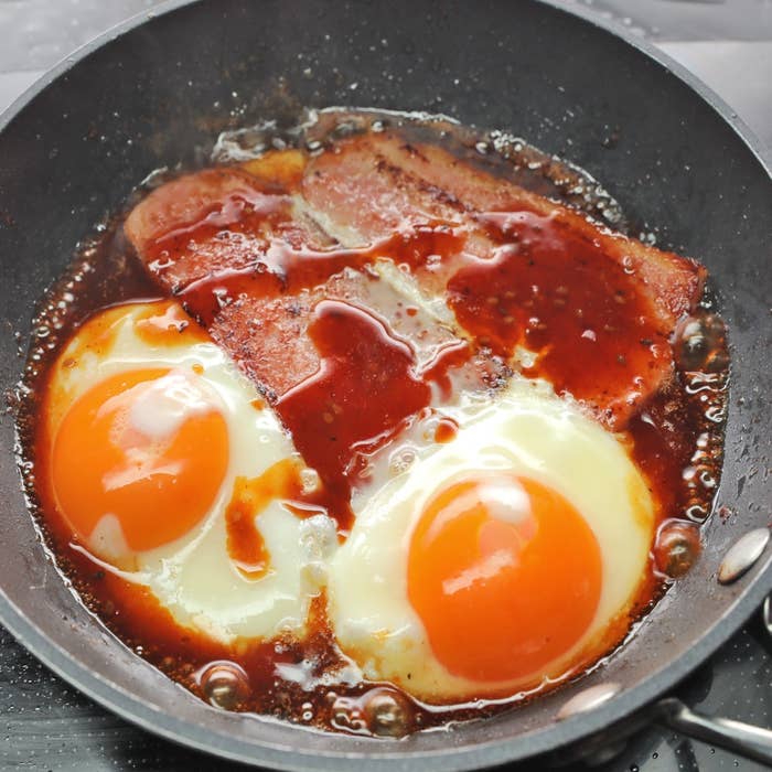 可愛いミニ目玉焼きができる！冷凍卵のレシピ
