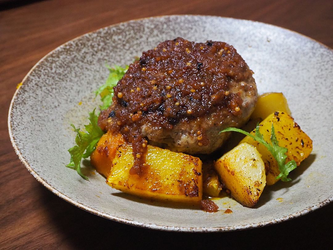 シェフ直伝 基本のハンバーグレシピ、プロのワザで肉汁ジュワ〜！三越伊勢丹の食メディアFOODIE フーディー