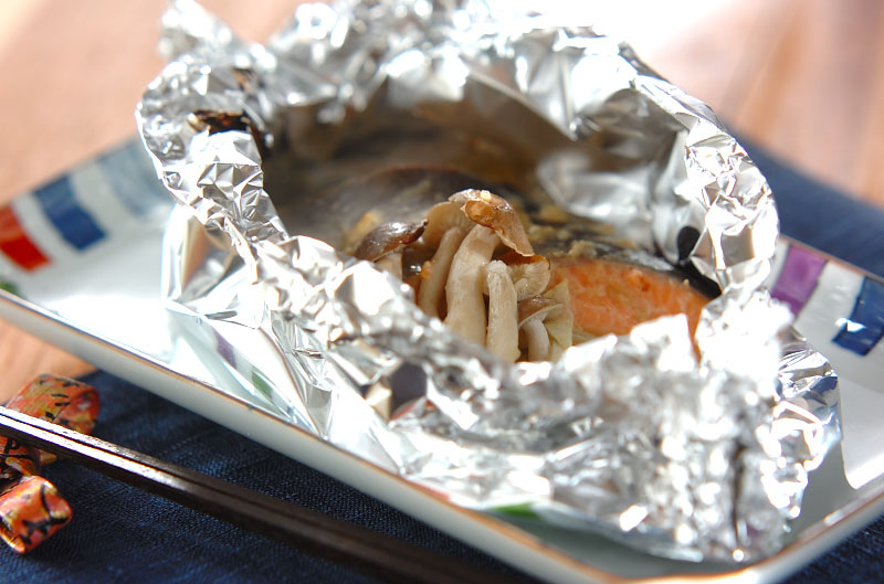 バター醤油香るとうもろこしと鮭のホイル焼き