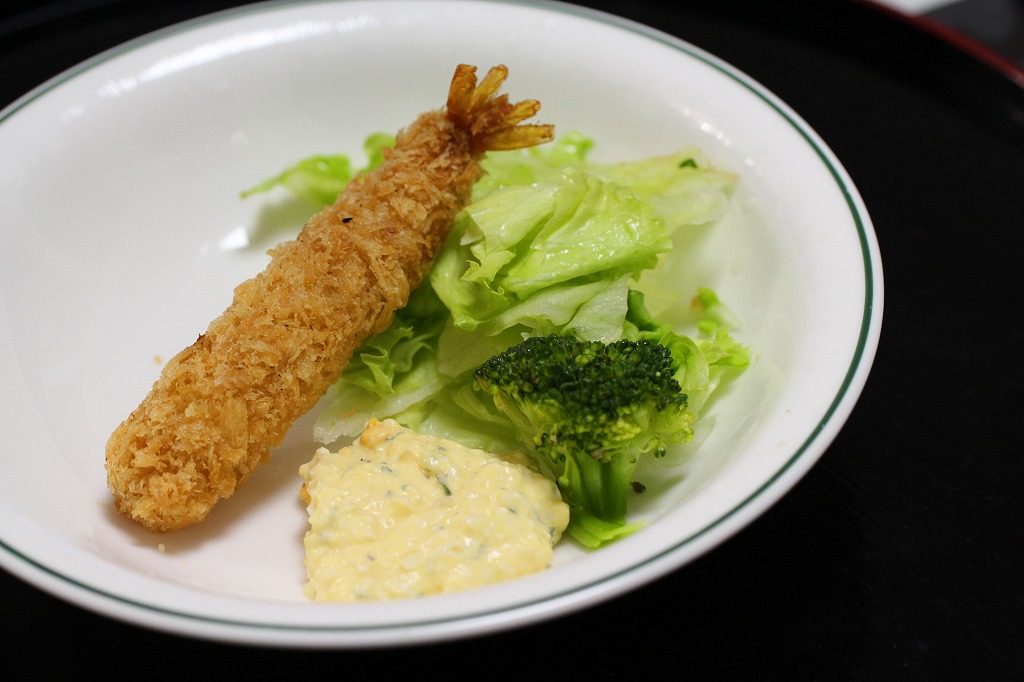 簡単！手作りタルタルソースでエビフライ