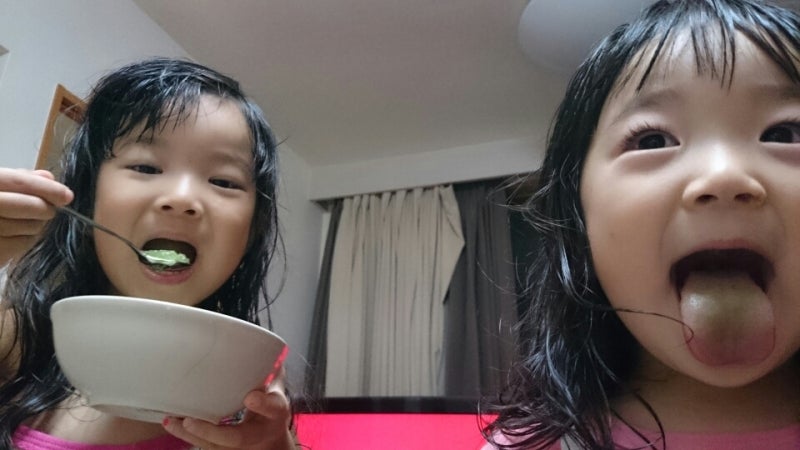 みんなでかき氷🍧🧊』 大麻泉クラブです！ 昨日はみんなでかき氷を食べました🎶好きなシロップを自分達でかけてとても楽しそうに食べていました🌟🌟 食べ終わった後には色が変わった舌をみんなで見合いとても盛り上がっていました🥳大麻泉クラブ学童保育じゃんぷ