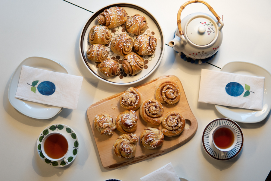 シナモンロール！ カルダモンロール！ 美味しく焼き上がっています。 カルダモンロール好きな方にも好評です。 ＊明日はお休みになります。本日はたくさんご予約いただきありがとうございます。 お取り置きの連絡もお待ちしております。カルダモンロールシナモン