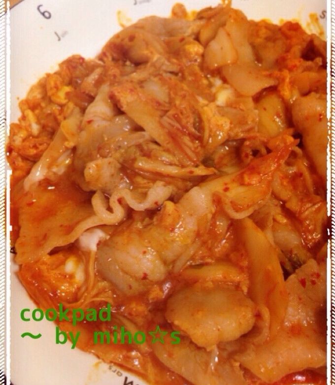 めんつゆで簡単味付け♪ 豚ひき肉とキムチの卵とじ丼