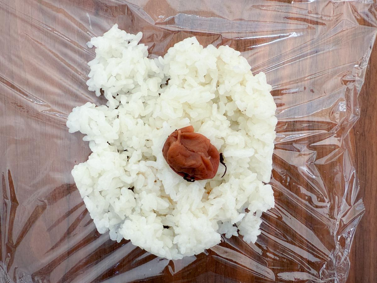 一度食べたら沼る『おにぎり』 アレをたっぷり混ぜ込んで？ – grapeグレイプ