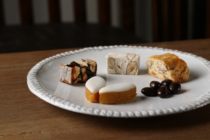 パリの老舗で見つけた！南フランス・プロヴァンス地方の“幸せのお菓子”「カリソン」 - ippin イッピン