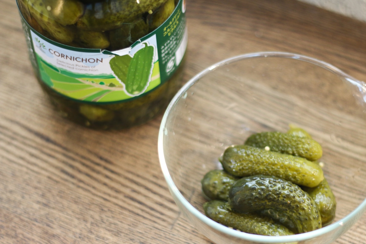 冷蔵庫のピクルスが蘇る！驚きのアレンジアイデアで使い切るレシピ12選 - macaroni