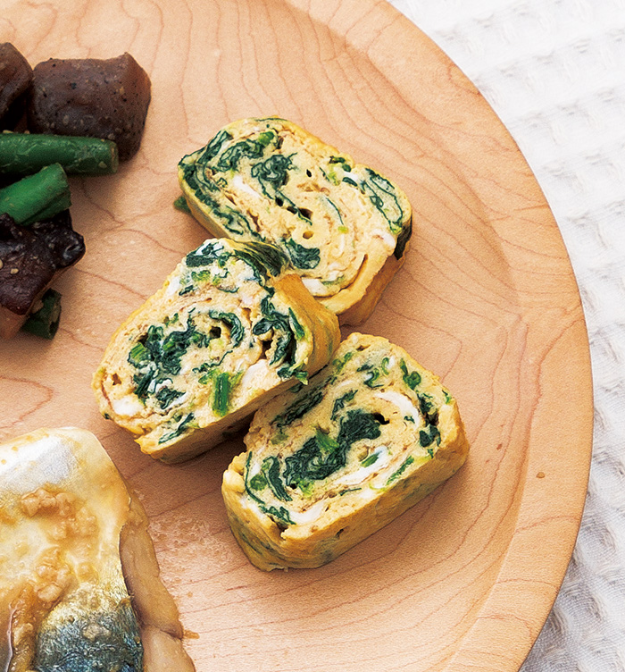 toiroお弁当の日の前の晩に、卵焼き巻くよー！ 水とマヨネーズを加えて焼くと、翌日もしっとりジューシーな卵焼きになるからやってみてー＾＾マヨネーズの量は小さじ1程度でもOK ◎LINE公式アカウント→『トイロ』で検索！ ⚠︎毎日ブログ更新中♡ お弁当