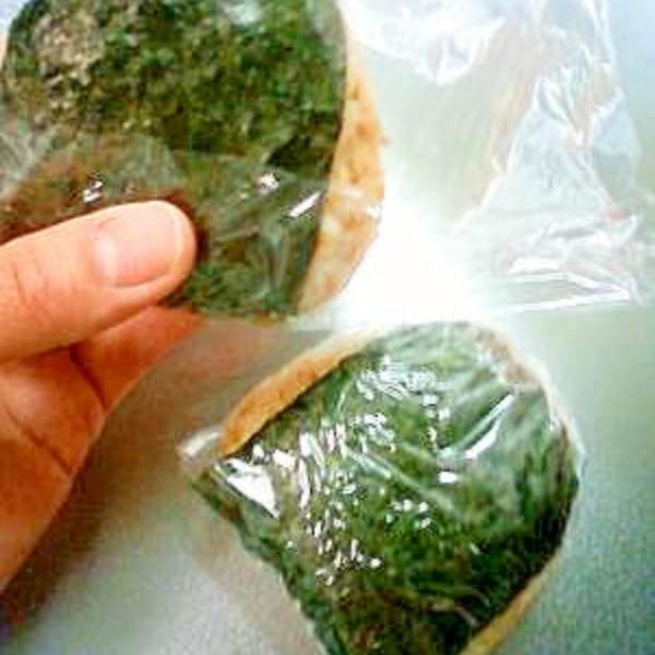 ラップで包むだけ！の簡単かわいいおにぎりの作り方 : きょうのおべんとう Powered by ライブドアブログ