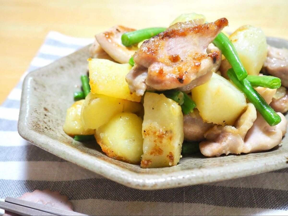 新じゃがと鶏肉のガーリックソテ