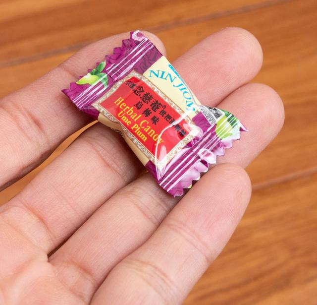 かわいい京都 京あめ処 豊松堂の手作り飴 ひと粒ずつ愛情たっぷりに作られた飴ちゃんは、ビー玉みたいに艶やかPouch ポーチ