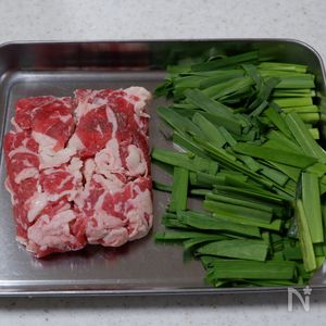 甘辛な味付けとご飯が最高！『牛しぐれのニラ玉丼』