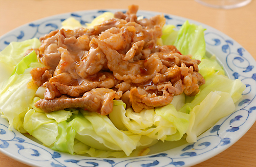 山盛りキャベツの絶品豚汁