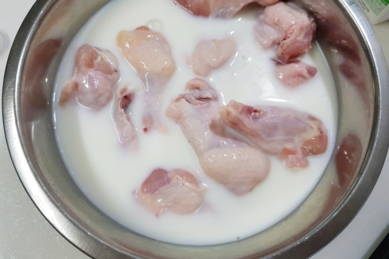 水につけて美味しくする？「手羽肉の下処理」と簡単「手羽肉のスープ」作り方・レシピ。 - こにはめも