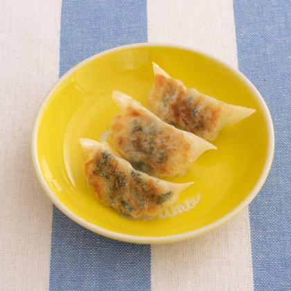 こんにちは！ ベビーカレンダーです。 今日の離乳食は「ぶりの照り焼き」です。 ぶりは栄養満点で良質なタンパク質を含んでいます🐟さらにタウリンやビタミンも豊富な食材なので栄養たっぷりの1品になります！ ◼︎◼︎◼︎ぶりの照り焼き◼︎◼︎◼︎ 離乳食1歳〜1歳6