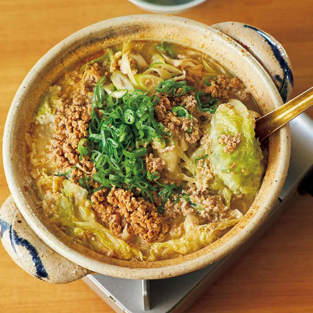 ひと品でも大満足。豆腐と野菜の豆乳担々スープ