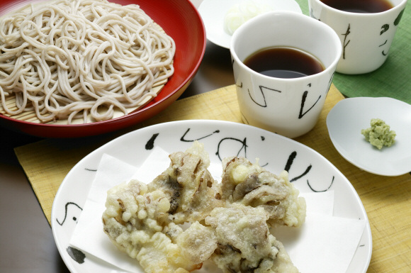 ピリッとウマい紅しょうがを少ない油でサクサクの天ぷらに。冷たいそばにのっけて食べると激ウマです 筋肉料理人- メシ通ホットペッパーグルメ