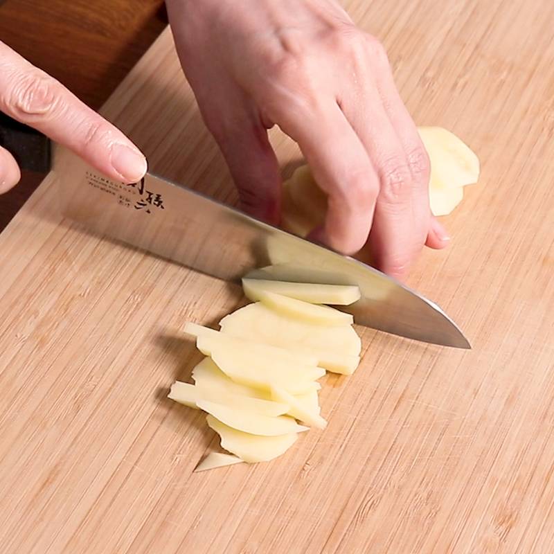 レンジでチンして熱いうちに剥く じゃがいもの皮剥き