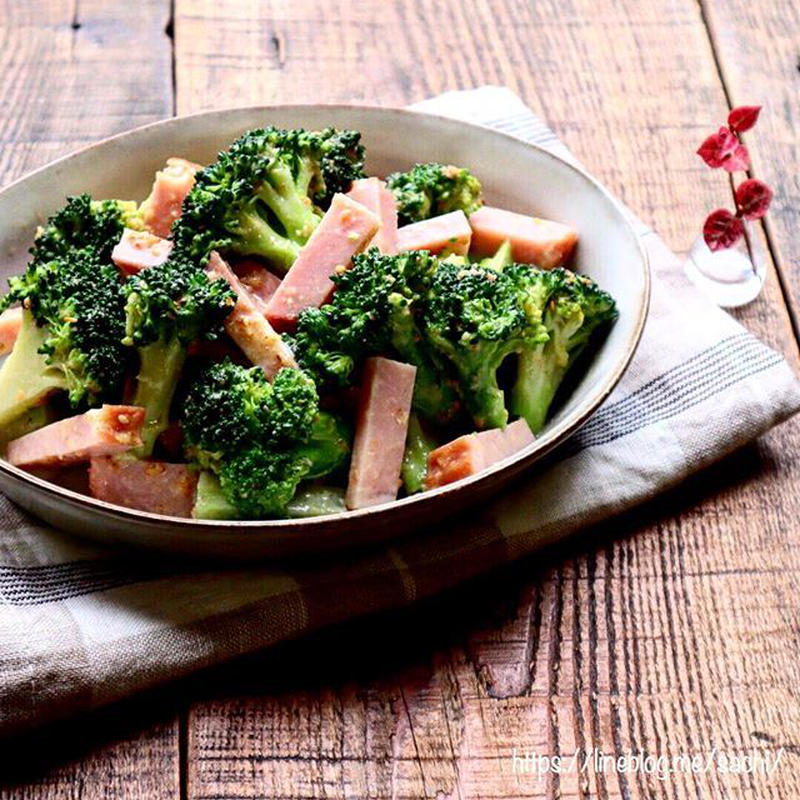 ブロッコリーと生ハムのサラダ