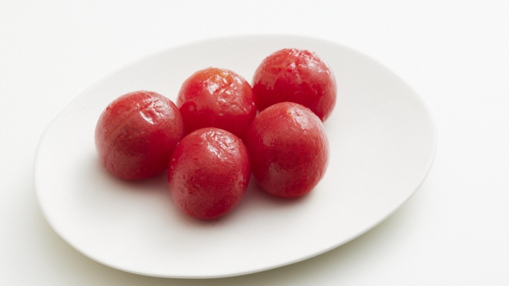 ミニトマトの白だし漬け！ YouTubeでも紹介したレシピ^^ 湯むきしたトマトは、舌触りがつるんとなめらかでとっても美味しいです！ぜひ試してみてくださいね。 ✼•• ••✼ 材料 作りやすい分量ミニトマト １５〜２０個くらい ◎白だし