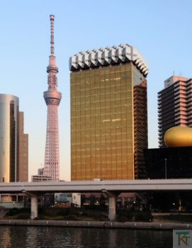 「フラムドール」炎のオブジェライトアップ赤青黄白4色メッセージ照射うんこビルアサヒビール本社ビルハートマーク吾妻橋浅草スカイツリー粋I LOVE ウンコ