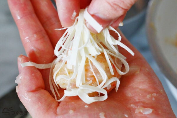 レンジメートキッチン RANGEMATE Kitchen手軽に作れる、時短レシピ☆ エビがプリッとした仕上がりに！エビシュウマイのレシピのご紹介です🦐❕⁡ カテゴリー：蒸す 🍽『エビシュウマイ』 ----------------------------------------材料2人分・むきエビ