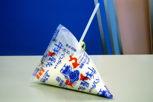 昭和レトロ 揚げパン、三角牛乳、クジラの立田揚げ 昔なつかしフードがそろう「日本橋タカシマヤの夏祭り」へGO！Pouch ポーチ