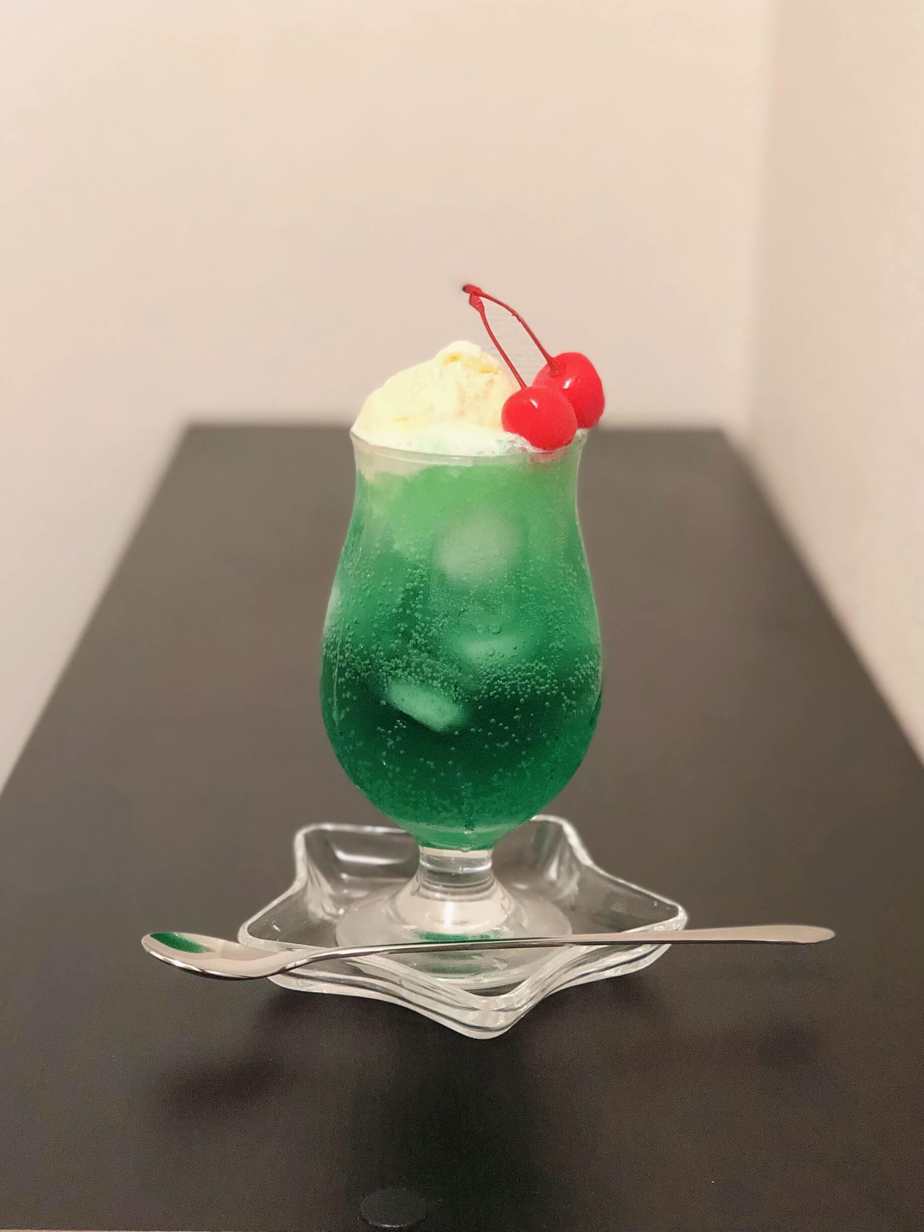 クリームソーダ職人tsunekawaさん直伝！レシピと盛り付けテクニックをご紹介るるぶ&more