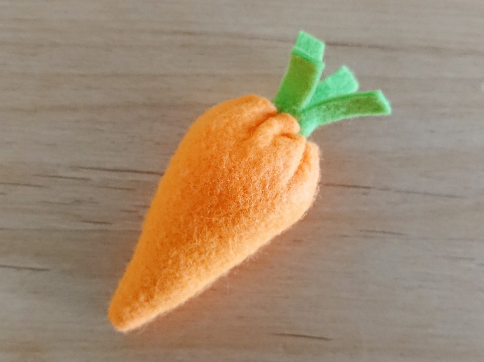 1 6サイズミニチュア野菜 葉付き人参 - ミニチュアフード ガンモのお部屋minne byGMOペパボ国内最大級のハンドメイド・手作り通販サイト