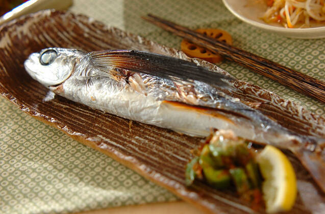 啦外小吃 花蓮の東大門夜市で原住民料理！ トビウオの塩焼きを食べたよ台湾の風