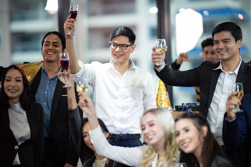 英語、フランス語、ドイツ語etc.「乾杯」のとき何て言うの？イエノミスタイル 家飲みを楽しむ人の情報サイト