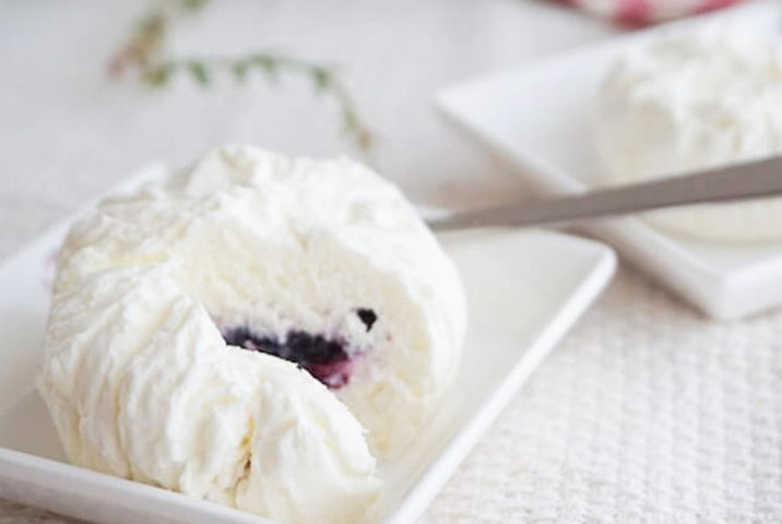 余ったホイップクリームで♪アイスサンド