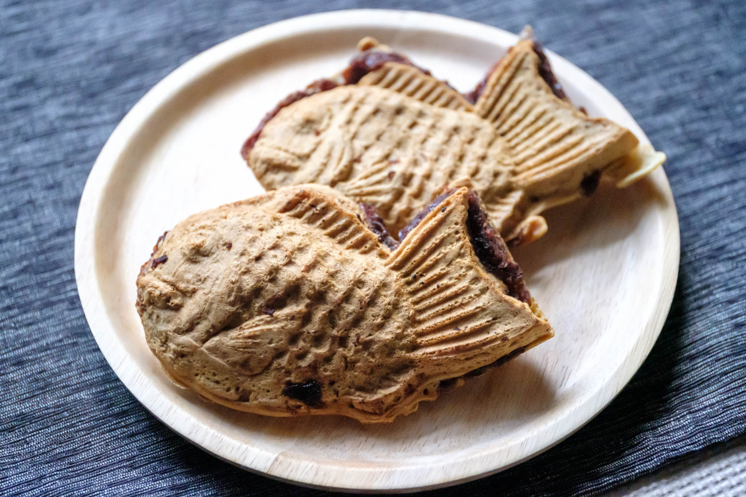 こんにちは😊 今日は魚屋が売る今川焼きのご紹介です❗️ □魚屋が売る もっちり美味しい今川焼き あずき299円 税込323円□魚屋が売るもっちり美味しい今川焼き カスタード299円 税込323円こちら、先日ご紹介したデリカの今川焼きとまた全然違うんですよ
