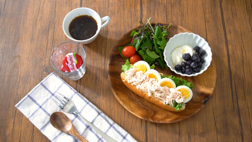 コストコ 人気商品ロティサリーチキンをアレンジ！「トマト煮込み」で節約時短♡Oggi.jp