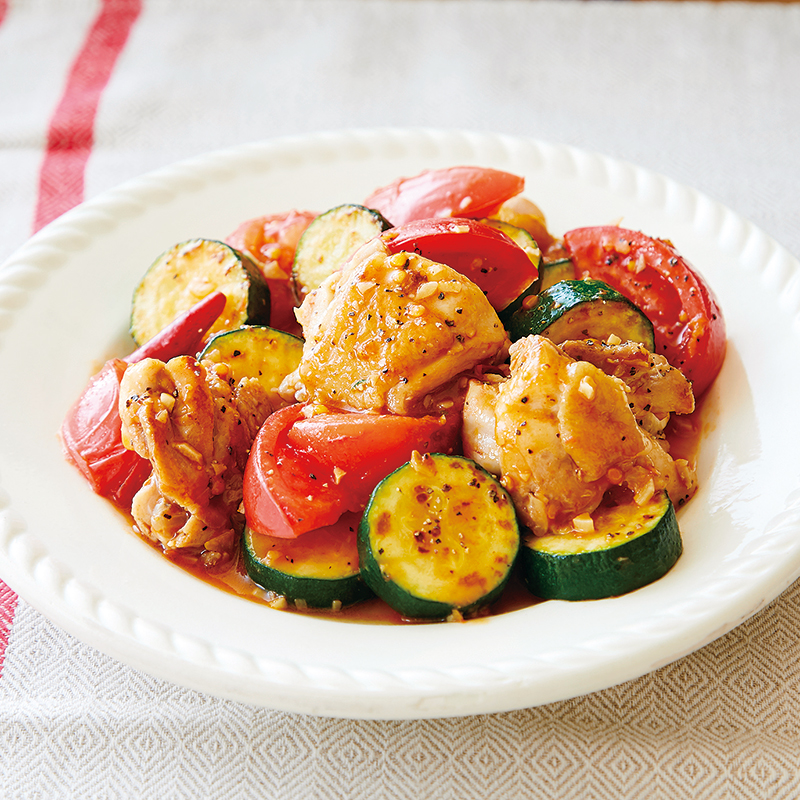 「ひき肉とズッキーニ、新玉ねぎのハニーナンプラー炒め」レシピ 堤 人美さん