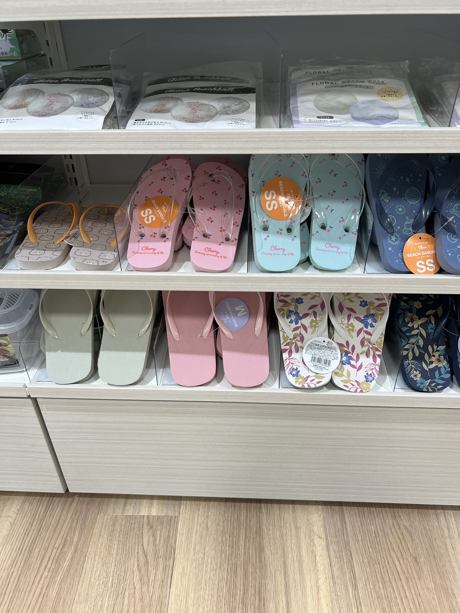 100均 セリア サンダルがおしゃれで超可愛い♡大人も子供も使えるおすすめ5選ママテナ100均アイテムレビューママテナ