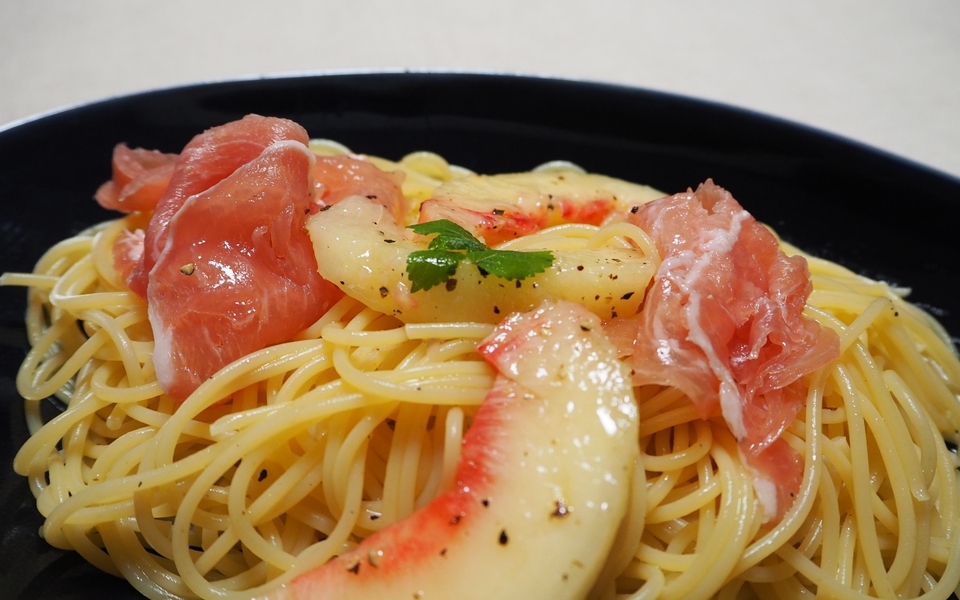 レシピ 桃とモッツァレラ、生ハムの前菜 - 華やかごはん