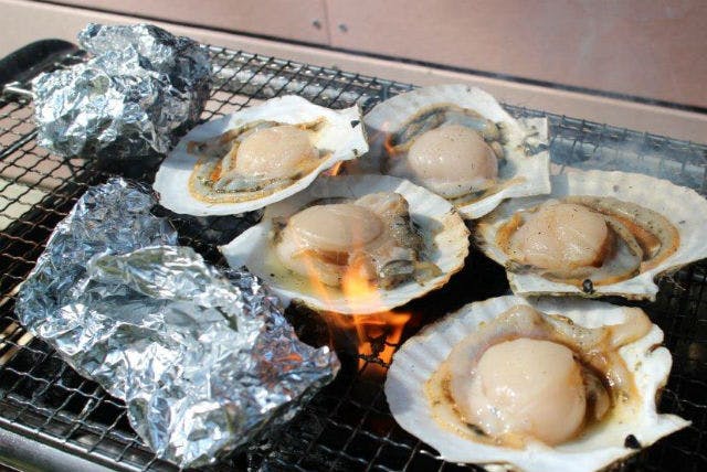 便利な100均のBBQ用極厚アルミホイル！活用キャンプ飯レシピ2選も紹介調理器具・食器BE-PAL キャンプ、アウトドア、自然派生活の情報源ビーパル