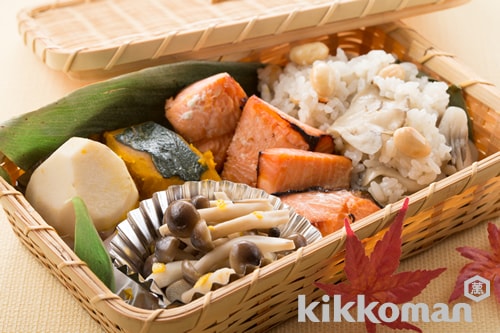 秋の行楽弁当 栗ときのこの炊き込みご飯の写真素材12242048- PIXTA