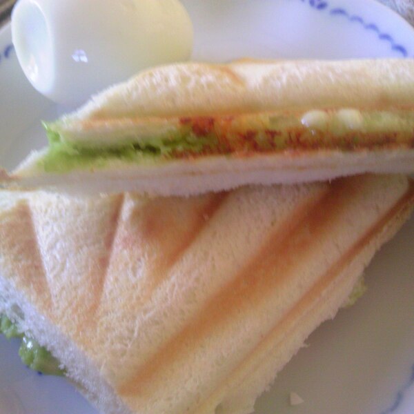 新商品紹介 あぐー豚入メンチ&枝豆コロッケサンドパン工房 ハローエレファン