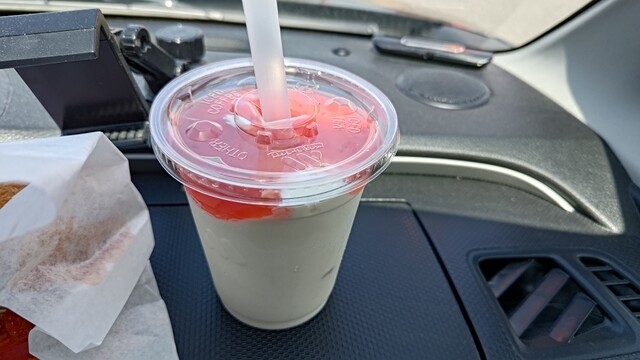 鴻巣市・北本市 モスバーガーから埼玉県産いちごを使った「まぜるシェイク 」と「ふんわりスフレパンケーキ」の新メニューが登場。県内限定販売中。号外NET 鴻巣市・北本市