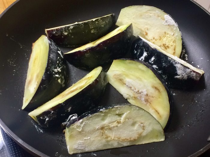 ナスを切るコツ：和のシェフのおすすめ