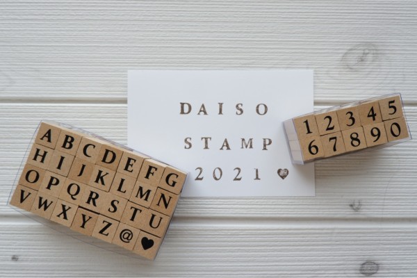 手作り派必見！100均の「クッキースタンプ」でメッセ入りクッキーが簡単にできる♩ - macaroni